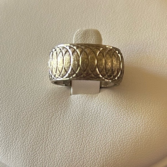 Vintage Park Lane Embossed Eternity Ring Silver Tone Size 7 Mob Wife - Picture 1 of 4
